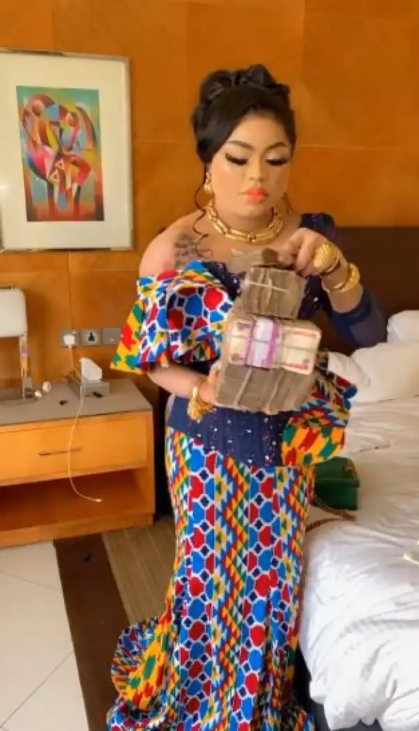 Nigerians Raise Concern Over Size Of Bobrisky’s Head In New Video