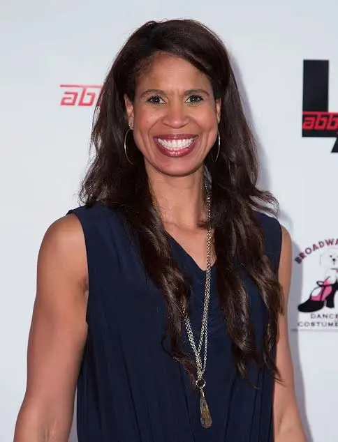 Biography & Career Of Holly Frazier