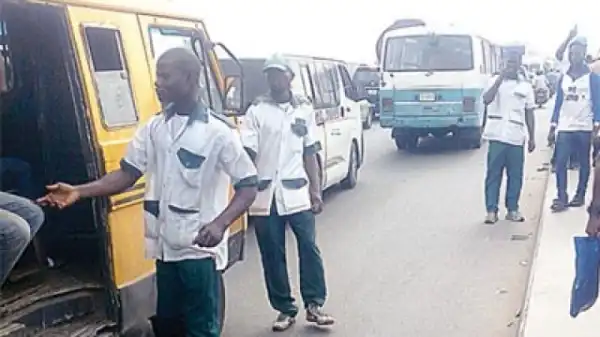 How NURTW Reacted After Two People Were Caught Red-Handed Having S*x In Motorpark In Zamfara