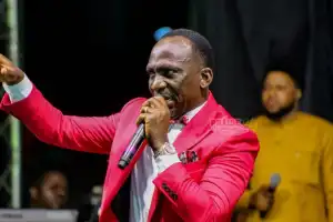 Dr Pastor Paul Enenche – Ogayoloo (Family Worship Version)