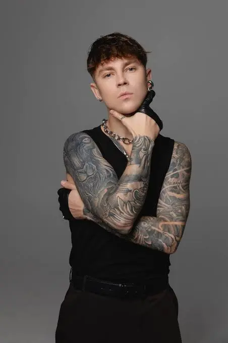 Age & Career of Artem Pivovarov