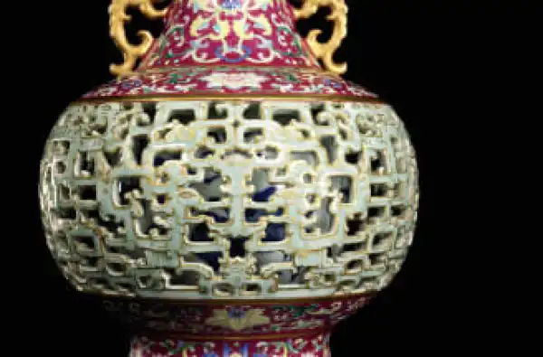See the Chinese vase found in a pet-filled house that now goes for $9M (Photos)