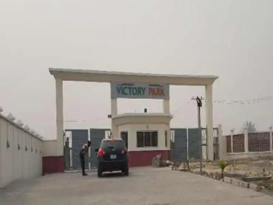 Nigerian man stabs his wife to death and then commits suicide in their home in Lekki