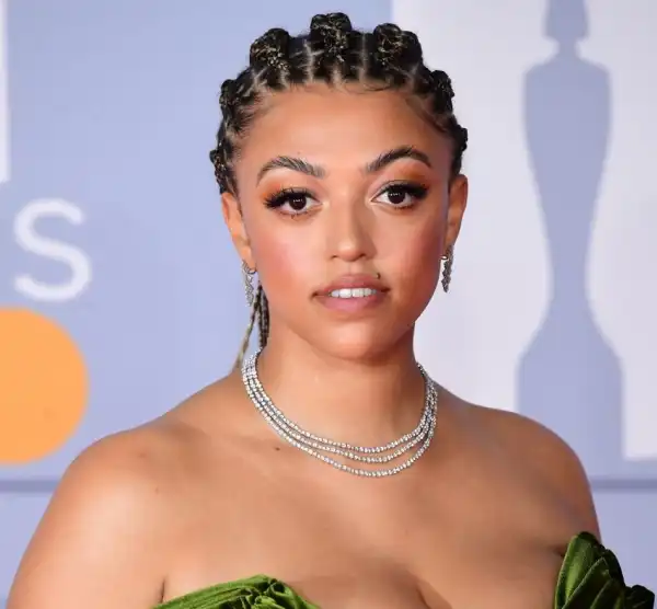 Mahalia – Plastic Plants