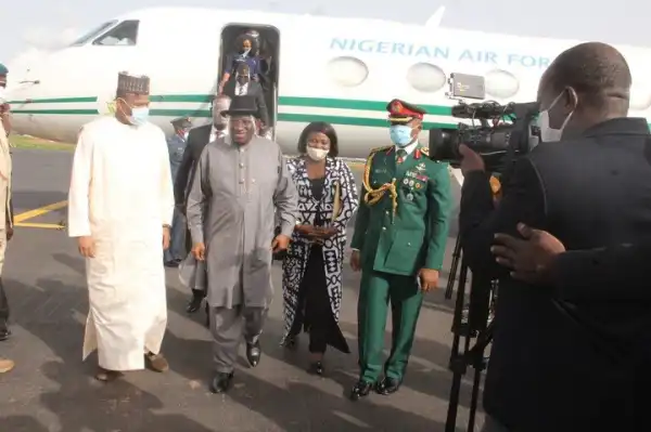 Goodluck Jonathan Lands In Mali On A Peace Mission (Photo)