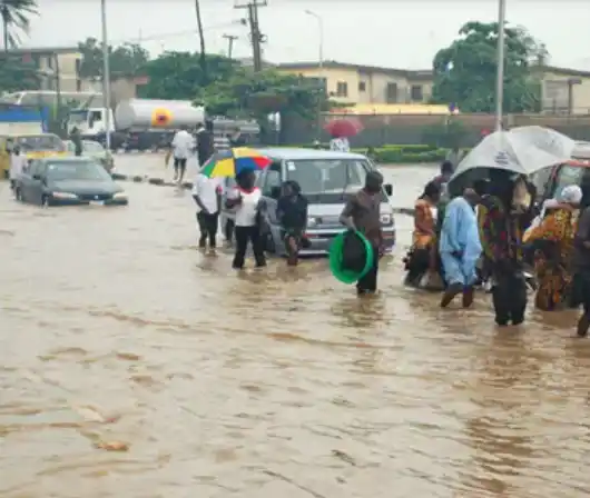 Flood sweeps away 17-year-old girl in Lagos