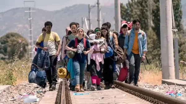 The Swimmers Trailer Highlights Two Syrian Refugees