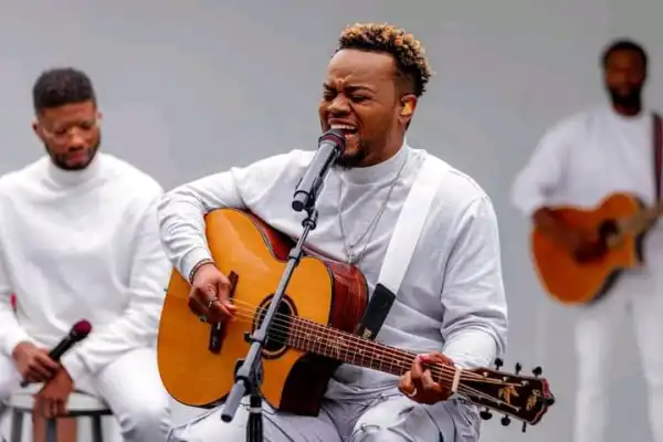 Travis Greene – Easter (O + W) Unplugged Session