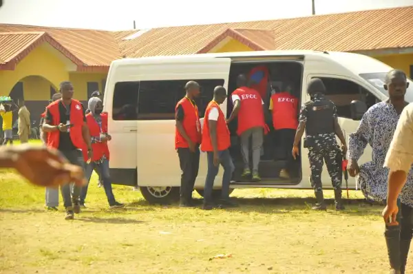 Ondo Guber: EFCC storms Akure to prevent vote buying [PHOTOS]