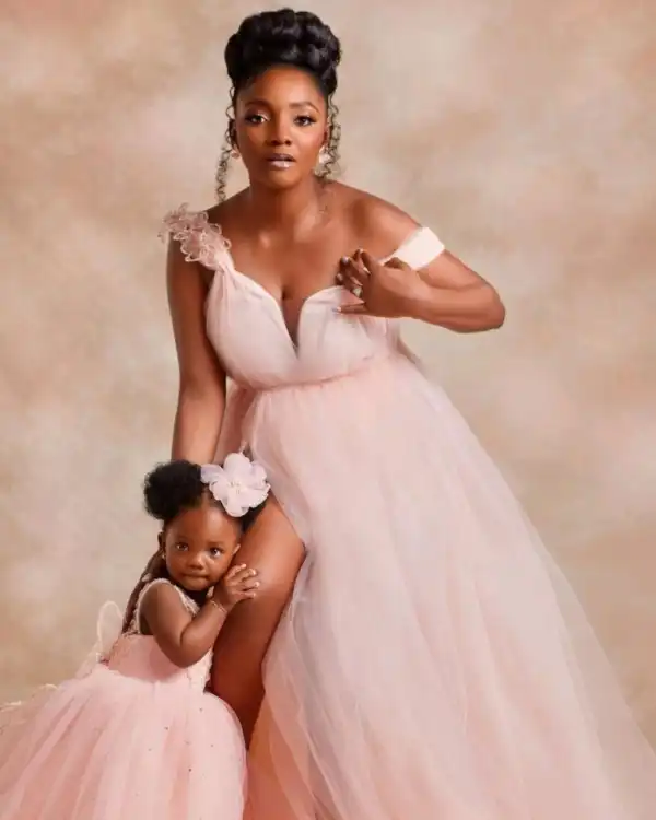 "Trying to Create Content by Force” – Simi Mocked Over Comment On How Air Host Gave Daughter ‘Fake Awww’