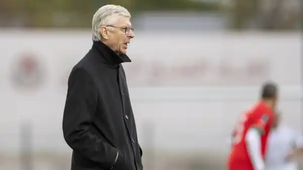 Arsene Wenger sends warning to Arsenal over Premier League title pursuit