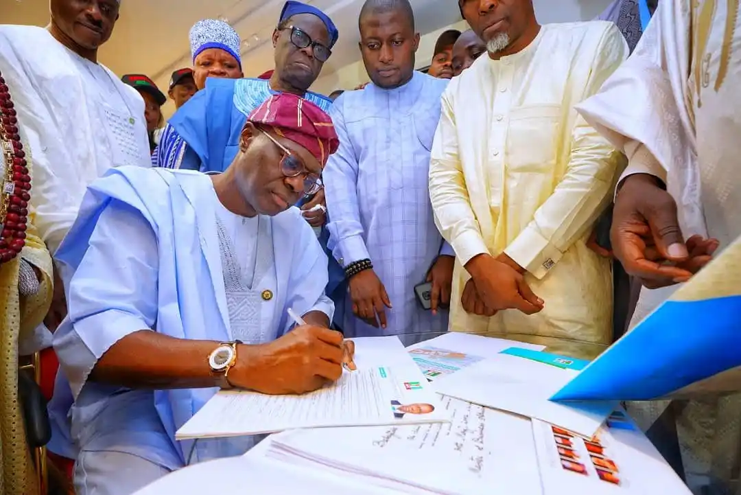 Sanwo-Olu Submits Nomination And Expression Of Interest Forms