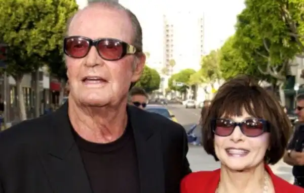 Net Worth Of Lois Clarke