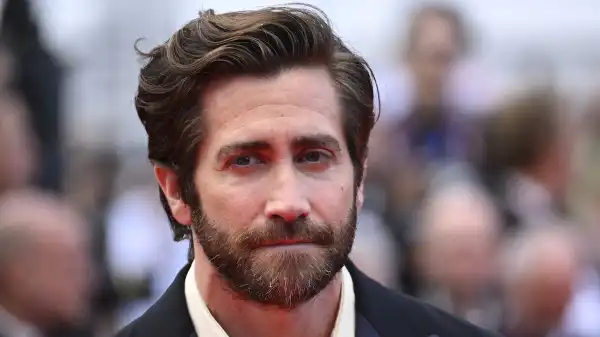 Road House Remake Video Shows Jake Gyllenhaal Scoring a Flying Knee KO at UFC 285