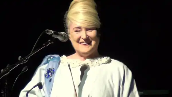 Biography & Net Worth Of Lisa Gerrard