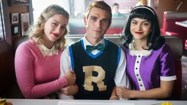 CW Renews 7 Shows Including Riverdale, The Flash, & More