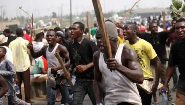 Commotion As Youths Protest Guard’s Killing, Burn Poultry Farm In Plateau