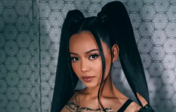 Bella Poarch - Build a B*tch