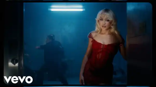 Sabrina Carpenter - Please Please Please (Video)