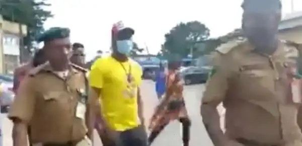 The Moment Baba Ijesha Was Whisked Away By KiriKiri Prison Officials To Begin Serving His 16-jail Term For S3xual Assault (Video)