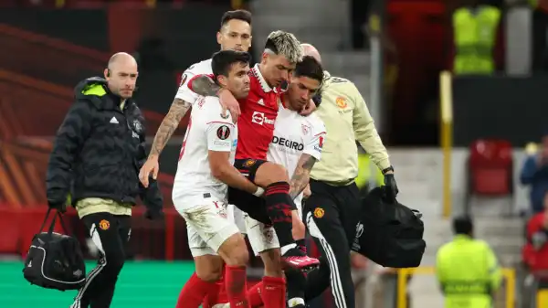Erik ten Hag gives worrying injury update on Lisandro Martinez