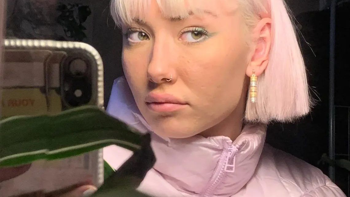 Biography & Net Worth Of Nieve Ella