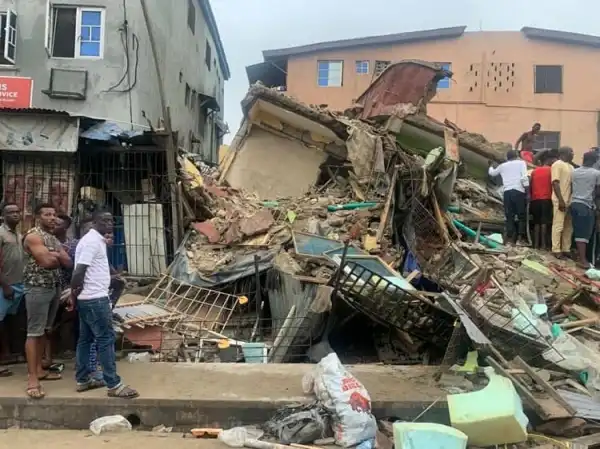 One person confirmed dead and six others have been rescued after a three storey building collapsed in Lagos (photos)