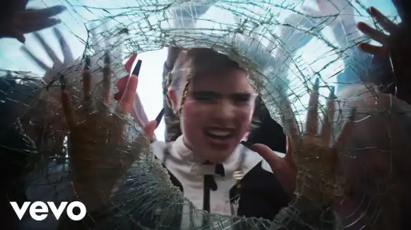 Benee – Green Honda (Video)