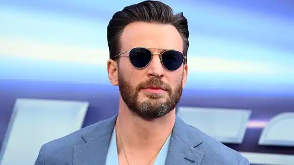 Chris Evans Joins Emily Blunt in Netflix’s Pain Hustlers Film