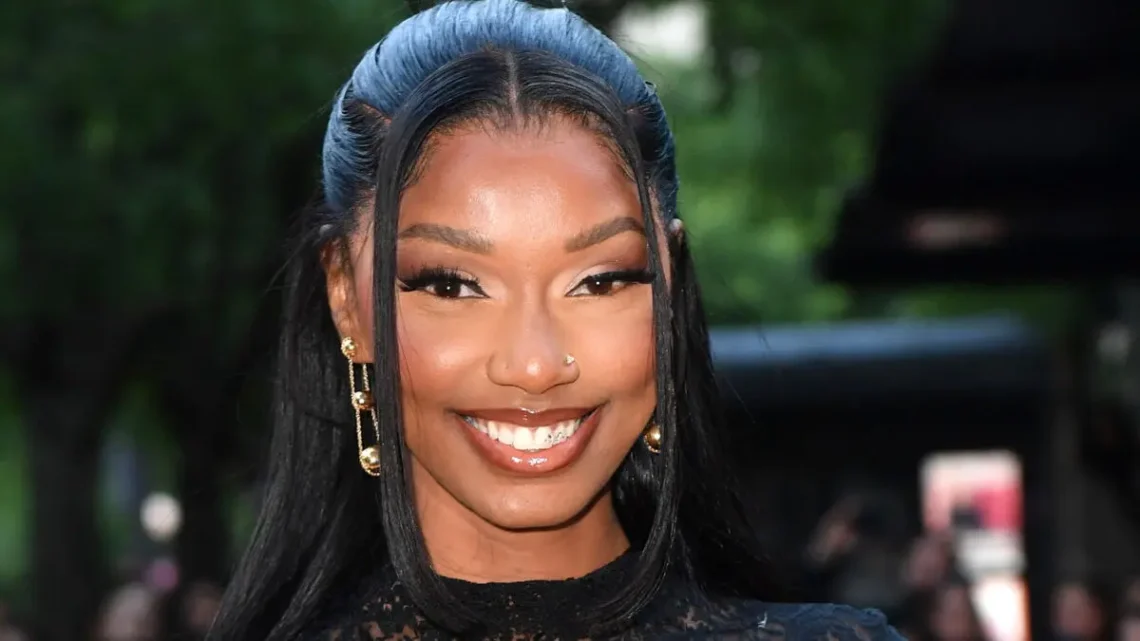 Age & Net Worth Of Ronisia