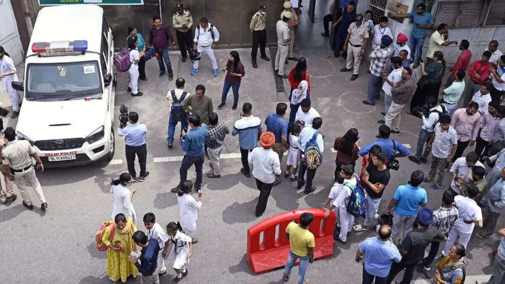 Schools evacuate students after receiving bomb threats