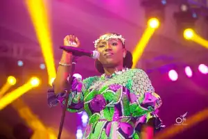 Diana Hamilton – Wani Ku Me Ho (You Watch Over Me)