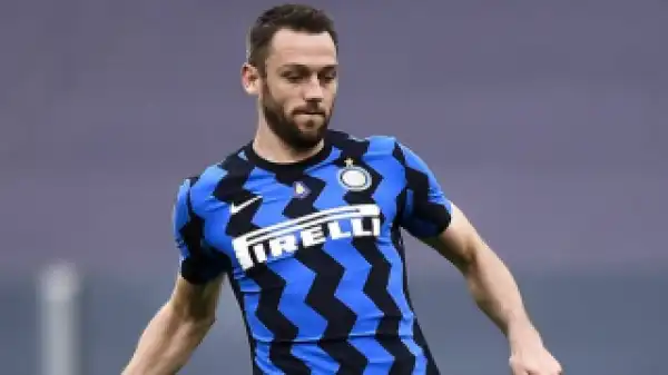 Raiola offers Inter Milan defender De Vrij to Leicester