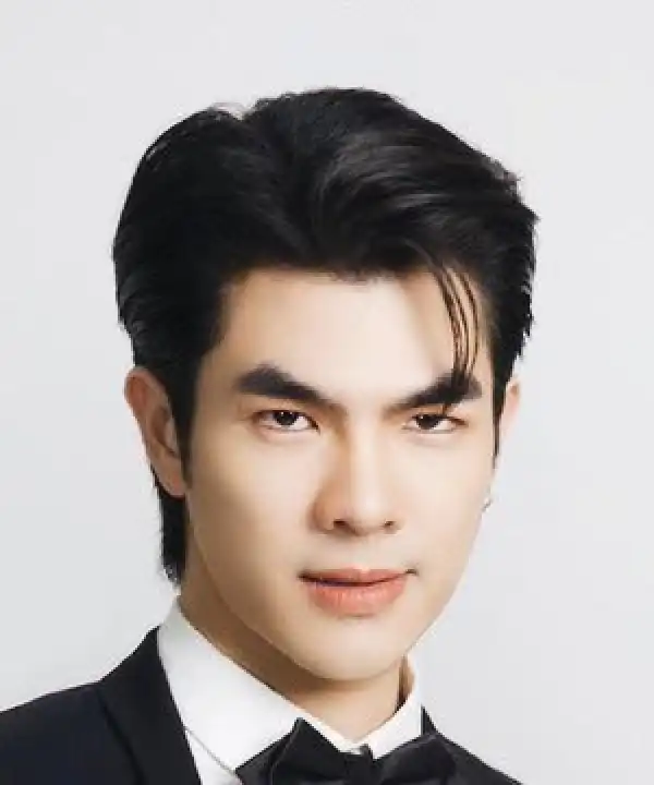 Biography & Career Of Phakphum Romsaithong