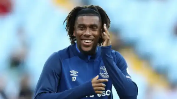 Everton manager Benitez hails character shown by Davies, Iwobi