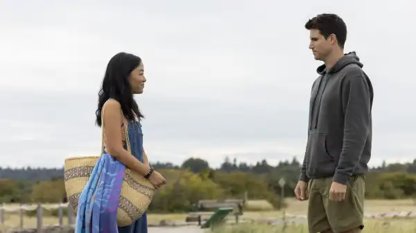 Float Trailer: Robbie Amell & Andrea Bang Lead Romance Movie