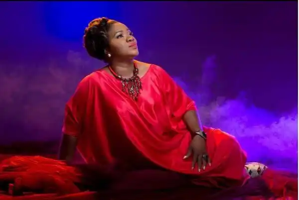 Lara George – He Is Lord