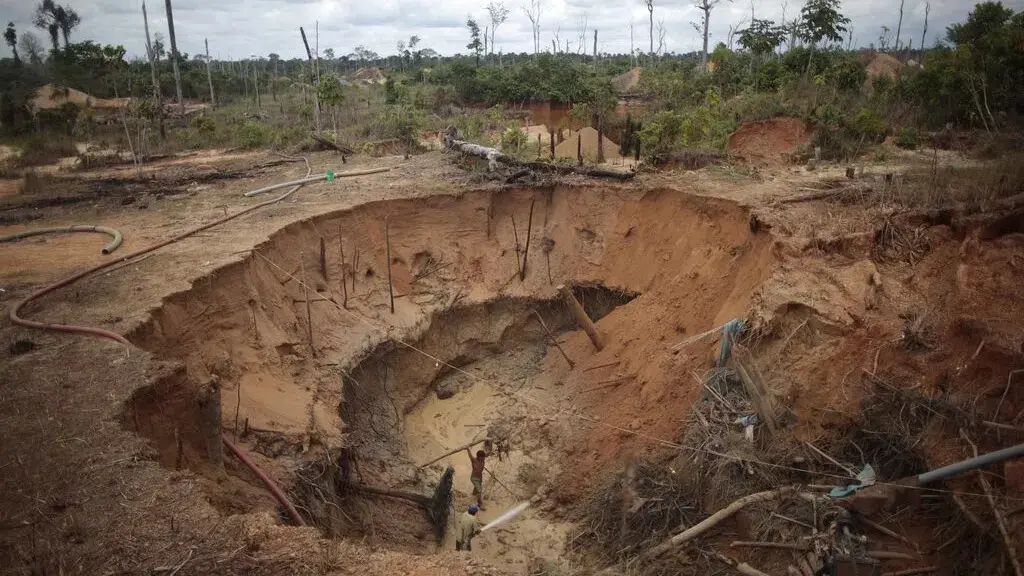 Kenya gold mine collapse kills 5