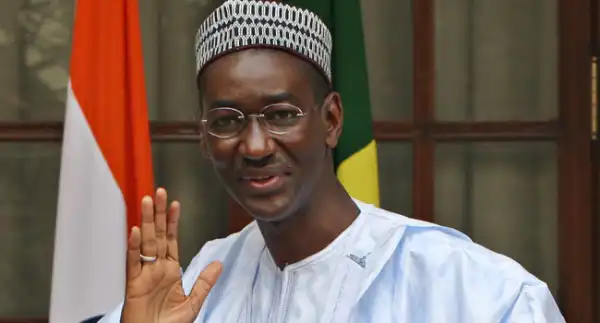 Military detain Mali
