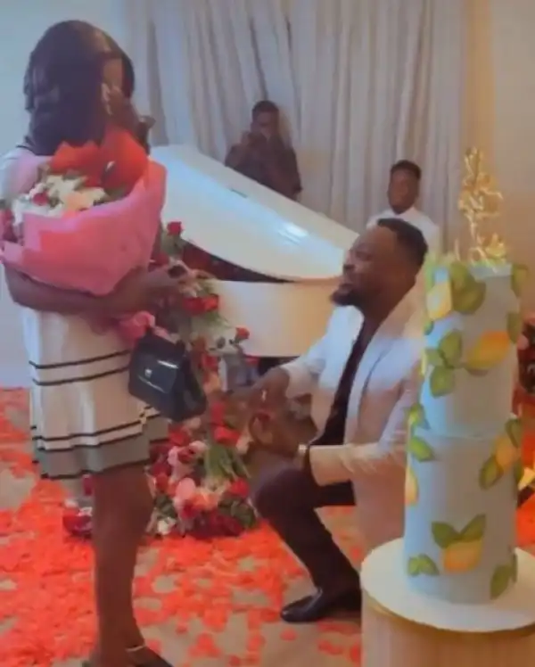 Egungun Of Lagos Proposes To Girlfriend With Diamond Ring