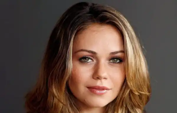 Net Worth Of Alexis Dziena