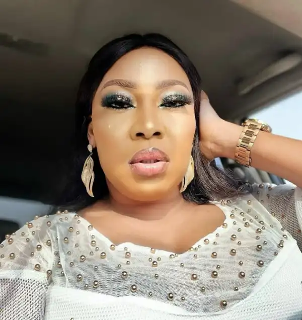 Actress, Adebimpe Akintunde And Daughter Escape Attack By Bandits On Lagos-Ibadan Expressway