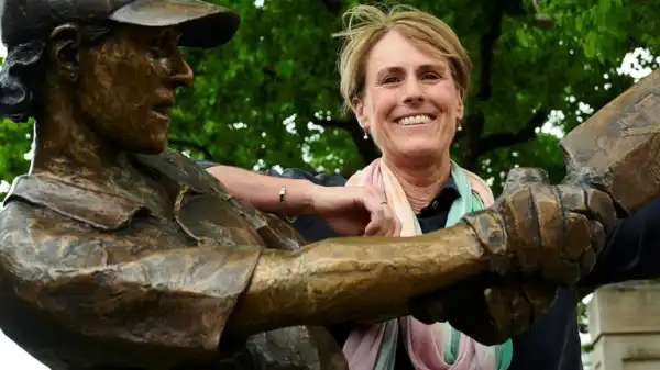 Net Worth Of Belinda Clark