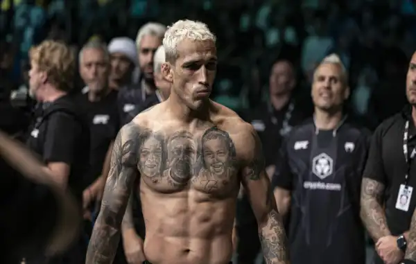 Age & Net Worth Of Charles Oliveira