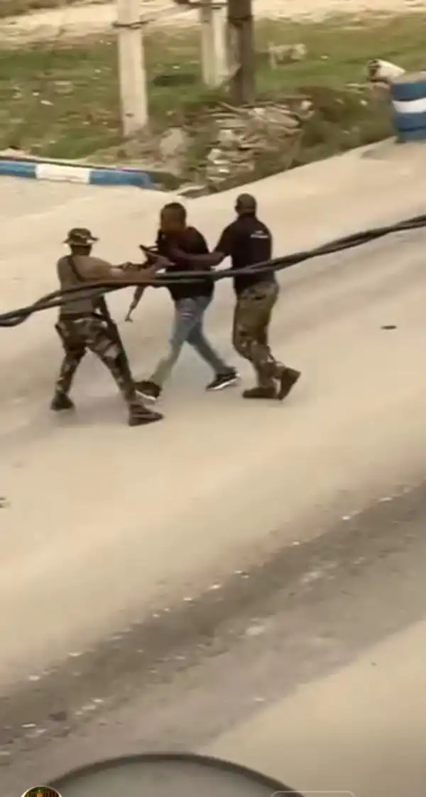 Policemen, Air Force officers fight over Yahoo boys