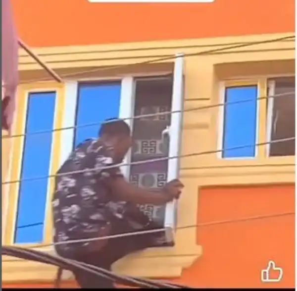 Moment Thief Narrowly Escaped Through The Window of A Building (Video)