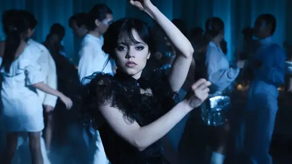Jenna Ortega & Robert De Niro Are Pool Hustlers in New David O. Russell Movie