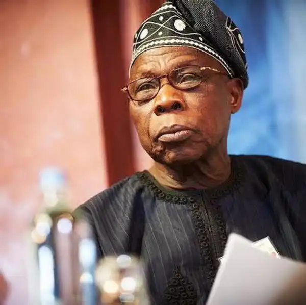 Former Nigerian President, Olusegun Obasanjo Shows Off His Dance Step (Video)