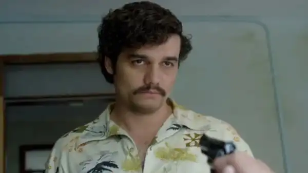 11817: Narcos’ Pablo Escobar Actor Wagner Moura Cast in Netflix Thriller With Greta Lee