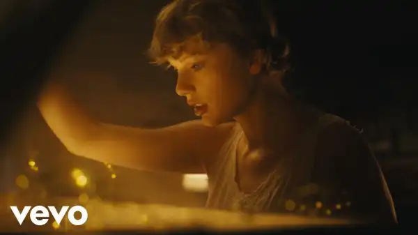 Taylor Swift - Cardigan (Video)